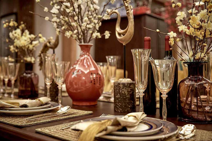 How to decorate your dining table 