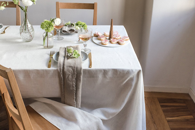 How to Choose the Best Tablecloth Material for Your Event