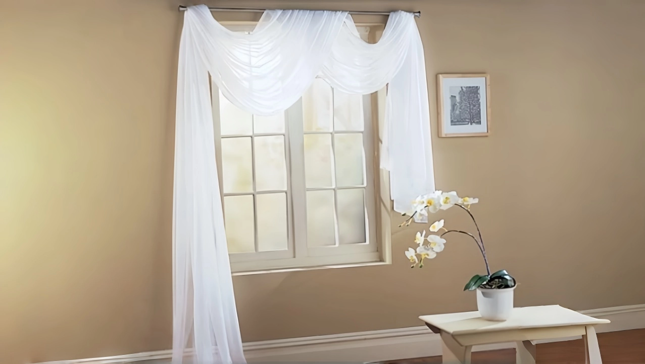 What Are The Differences between Valances, Swags, And Cornices?