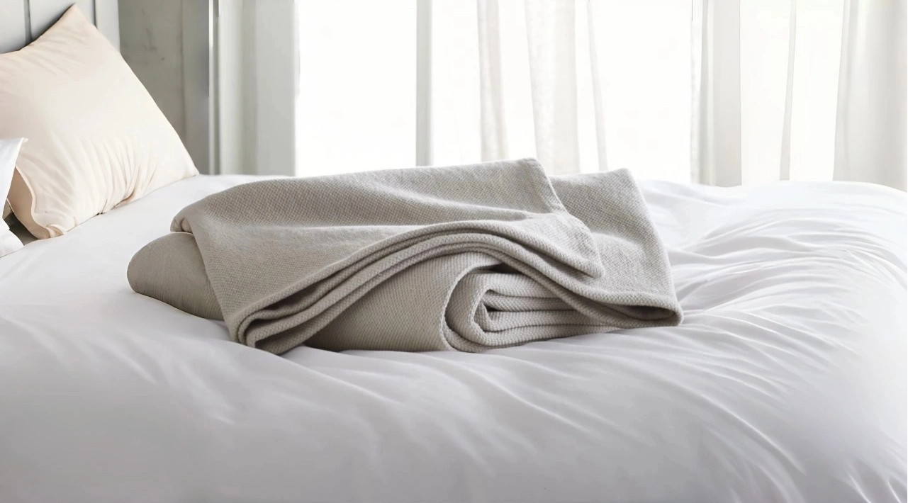 What's the origin and history of curtain?