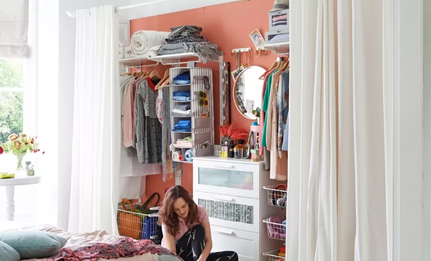 How to create more space for small apartment with curtains？